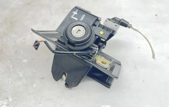 Mercedes-Benz CLK A208 C208 Tailgate lock latch A2088000375