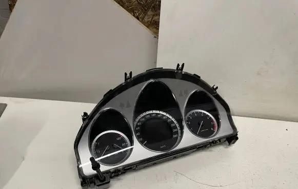 Mercedes-Benz C W204 Speedometer (instrument cluster) A2049000905