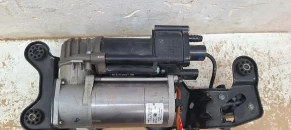 BMW X6 F16 Air suspension compressor/pump 37206875177-03