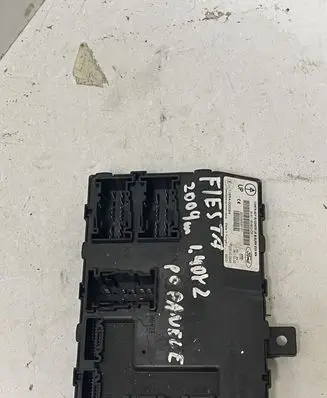 Ford Fiesta Comfort/convenience module 8V5115K600CF