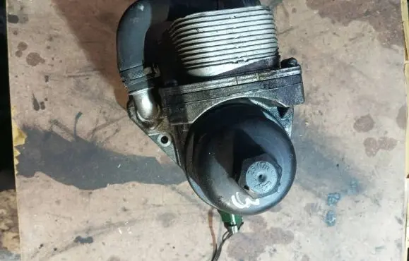 Oil filter mounting bracket