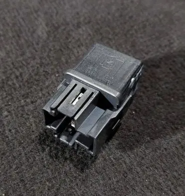 Mitsubishi Space Star Other relay MB953381 0106 V23134B52X240