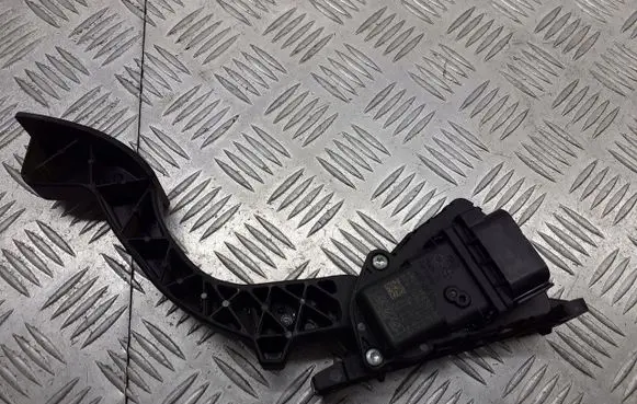 Ford Focus Accelerator throttle pedal 4M51-9F836-AH