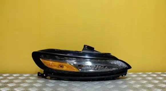 Jeep Cherokee Headlight/headlamp 68157102AO 1826