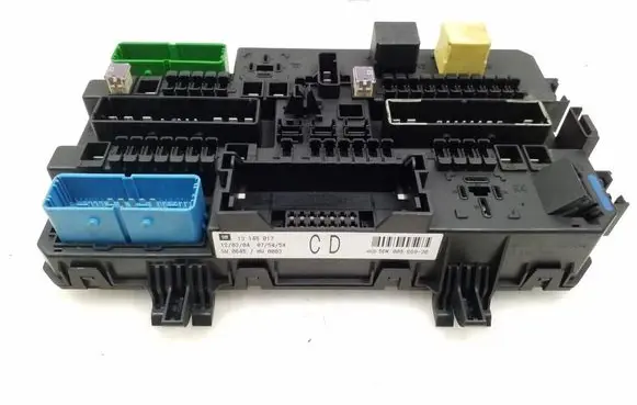 Opel Astra H Fuse module 13145017
