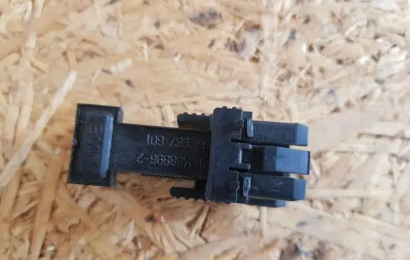 BMW 5 E39 Brake pedal sensor switch 6967601