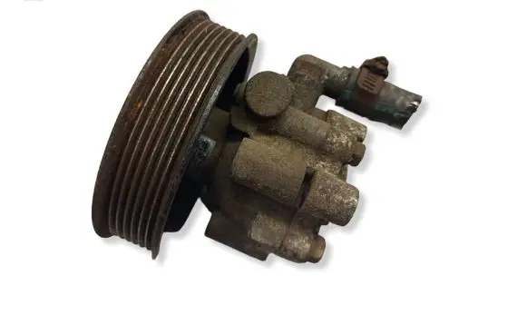 Renault Master III Power steering pump 8200357347