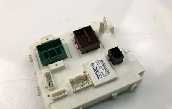 Volvo XC40 Central body control module 32268107AB
