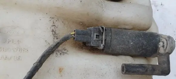 Ford Mondeo MK II Windscreen/windshield washer pump 96BG17618