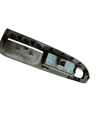Volkswagen PASSAT B6 Front door window switch trim 3C1867171