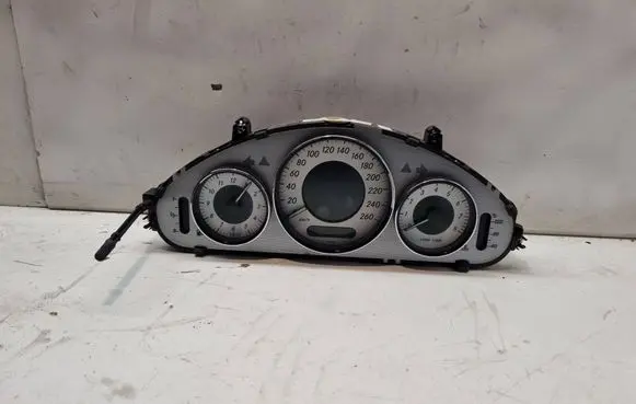 Mercedes-Benz CLS C219 Speedometer (instrument cluster) 110080383033 000071 A2195401847
