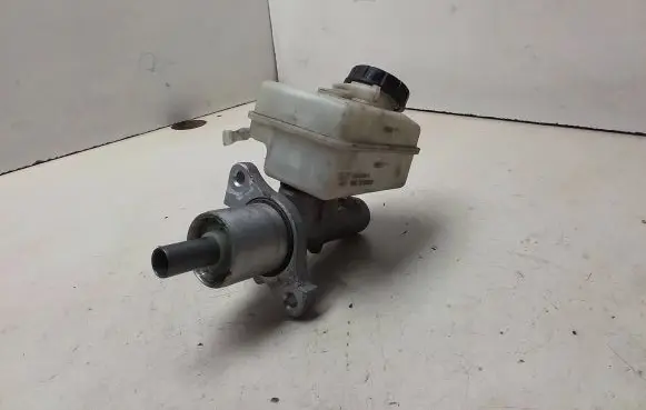 Master brake cylinder
