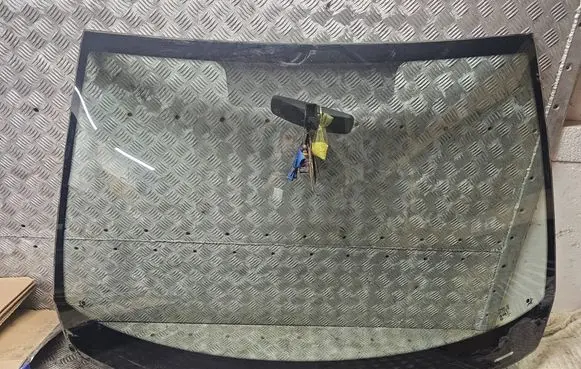 Renault Megane II Front windscreen/windshield window 