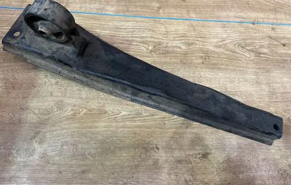 Jeep Compass Engine mount bracket 05038047AB 05105578AB
