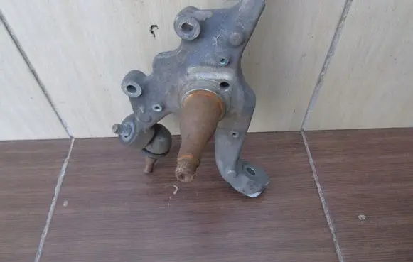 Mercedes-Benz CLS C218 X218 Front wheel hub spindle knuckle