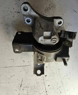 Suzuki Ignis Engine mount bracket