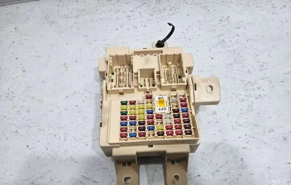 KIA Sportage Fuse module 91950
