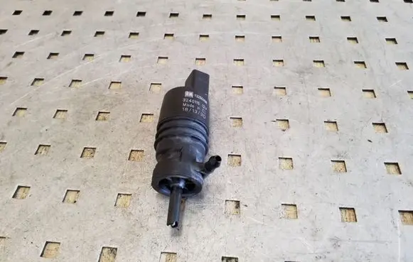 Chevrolet Captiva Windscreen/windshield washer pump 13250356