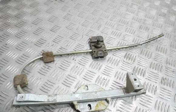 Rear door manual window regulator