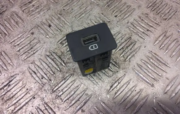 Dacia Duster II USB socket connector 280239782R