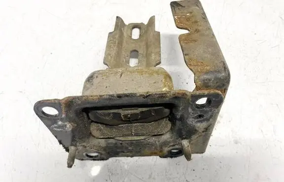 Citroen C3 Engine mount bracket