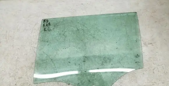 Volkswagen PASSAT B8 Rear door window glass 3G9845025D