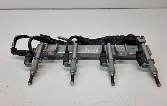 Toyota RAV 4 (XA50) Fuel injectors set 8212533180