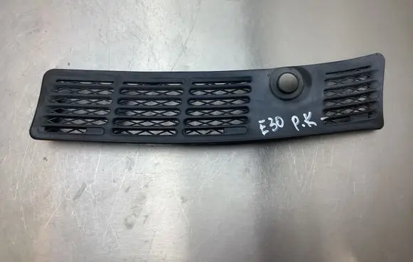 BMW 3 E30 Wiper trim 1904571