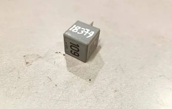 Volkswagen Golf V Other relay 1J0906381A V23134B63X396
