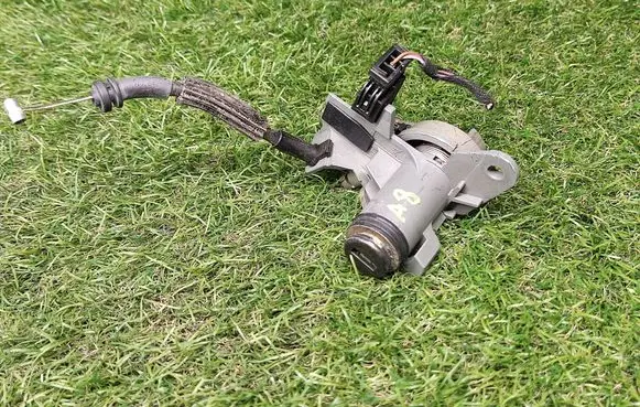 Audi A8 S8 D3 4E Tailgate exterior lock 8E0827573