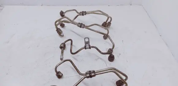 Volvo XC60 Fuel injector supply line/pipe 