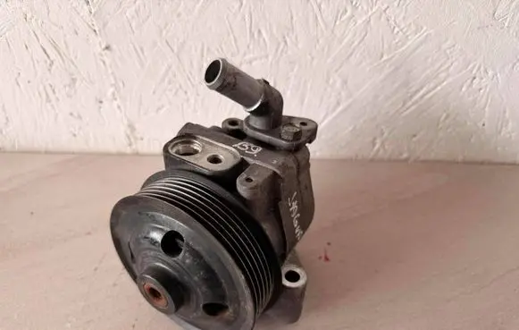 Jaguar XF X250 Power steering pump 9X233A696AA