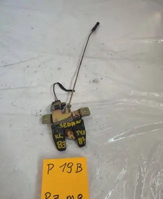 Volkswagen PASSAT B3 Tailgate/trunk/boot lock/catch/latch 357827503B
