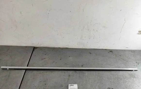 Volvo XC90 Front door glass trim molding 32237257 32378402