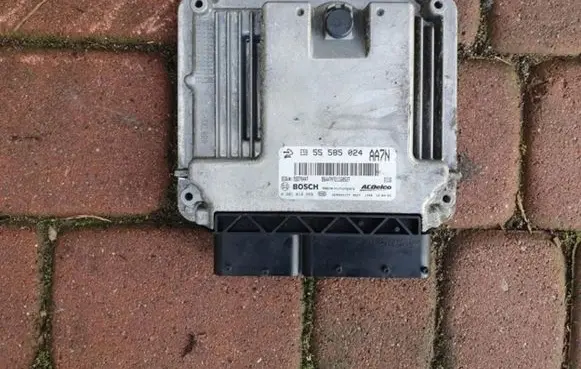 Opel Zafira C Engine control unit/module 55585024