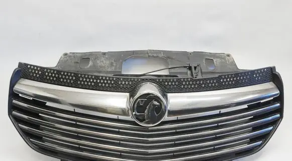 Opel Vivaro Front bumper upper radiator grill