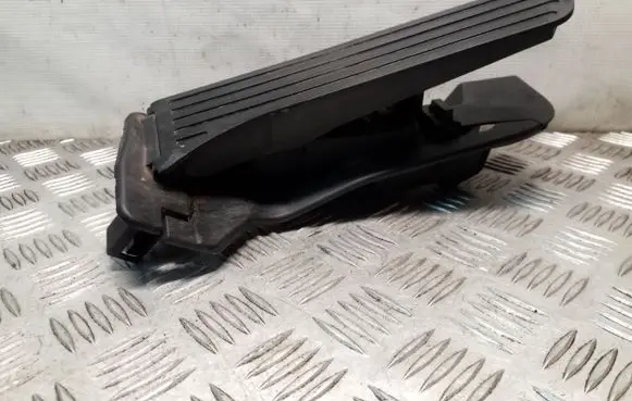 Volkswagen Tiguan Accelerator throttle pedal 65102100