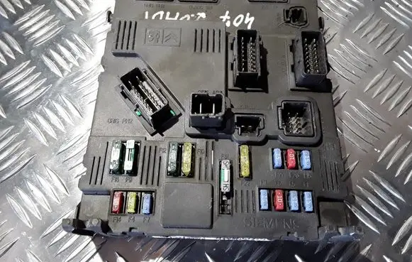 Peugeot 407 Comfort/convenience module S120104700J