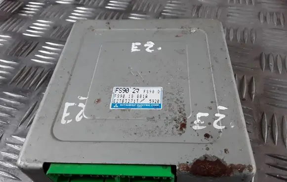 Mazda 626 Engine control unit/module FS9018881A E2T83271T