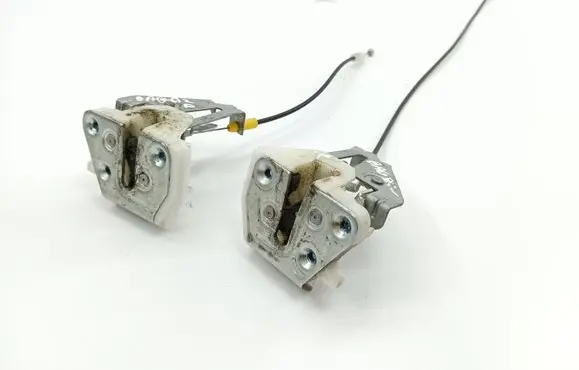Mitsubishi Outlander Tailgate hinge 