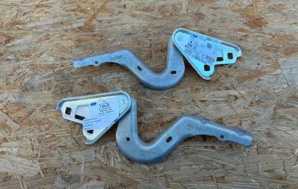 Ford Puma Engine bonnet/hood hinges L1TBS16800AA L1TBS16801AA