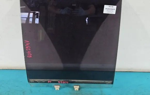 Opel Monterey Rear door window glass IMPRK1462408