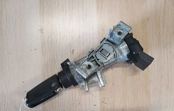 Volkswagen Polo V 6R Ignition lock 1K0905851