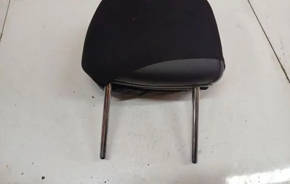 Chevrolet HHR Front seat headrest 