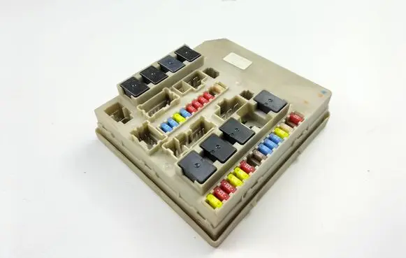 Renault Clio III Fuse box set 902665A