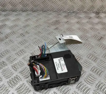 Suzuki Grand Vitara II Central body control module 3677064J10