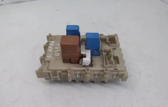 Nissan Almera Tino Fuse module 24350BU200