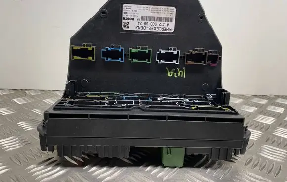 Mercedes-Benz C W204 SAM control unit A2129006624 A2129015004 A2129024408