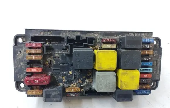 Mercedes-Benz C W203 Fuse module 2035451601