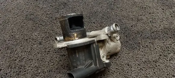 Renault Scenic III - Grand scenic III EGR valve H8200836385 8200846454C